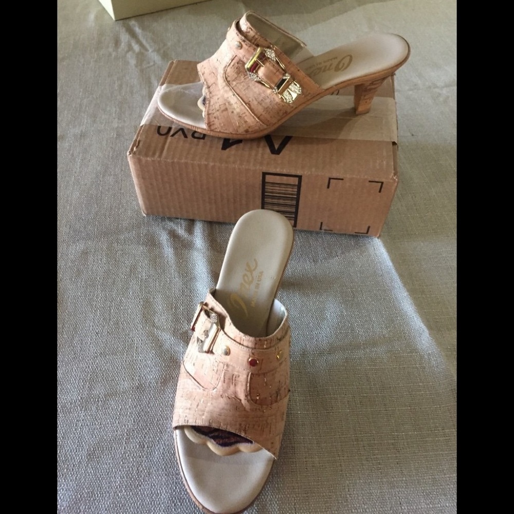 Almost new Onex sandals
